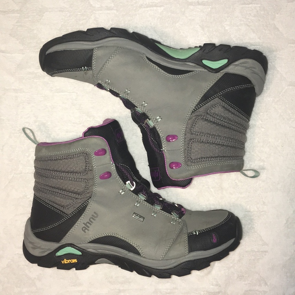 LIKE-NEW! Ahnu Montara women’s Hiking Boots